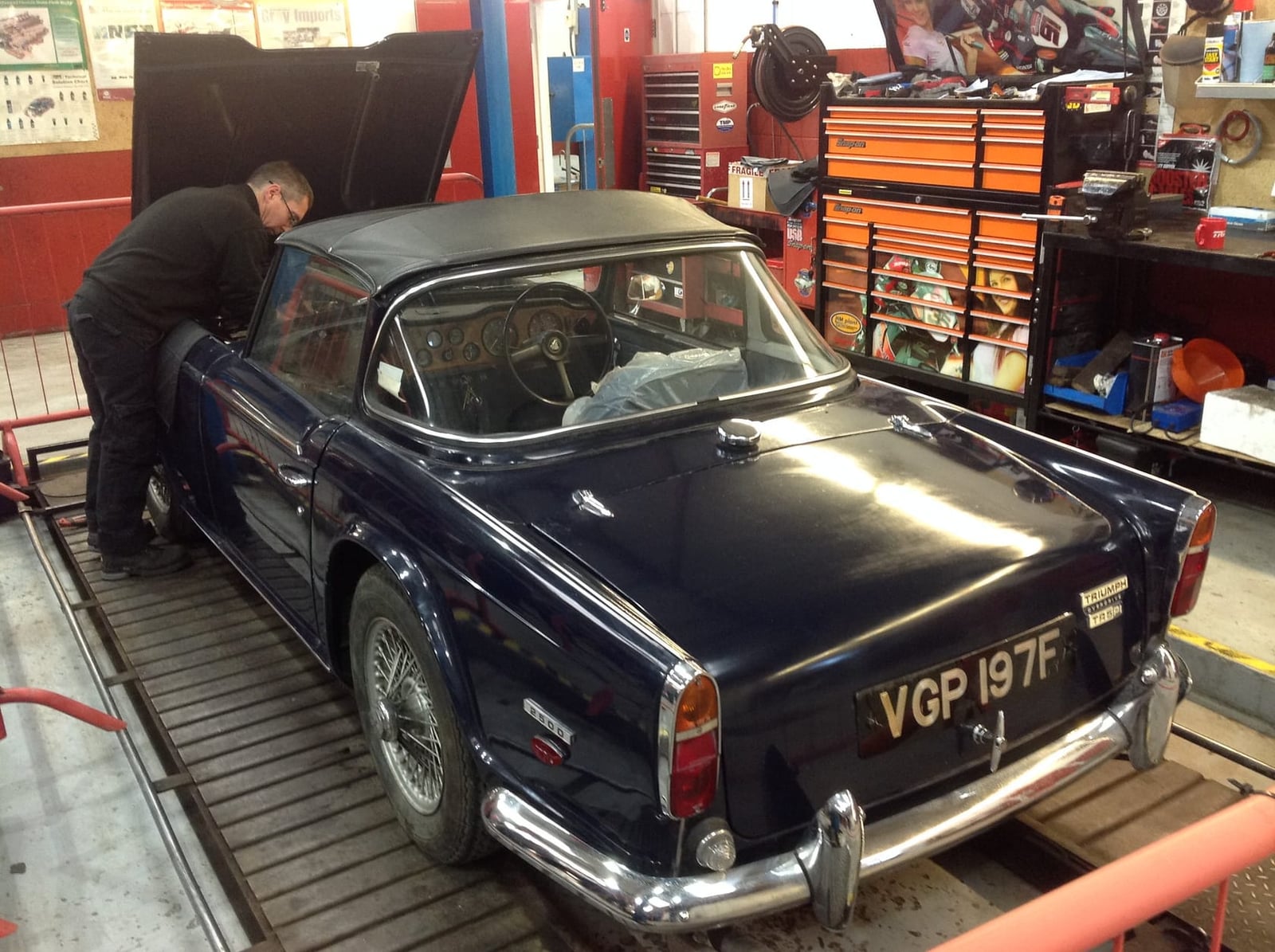 A dark blue Triumph TR5 PI on display indoors